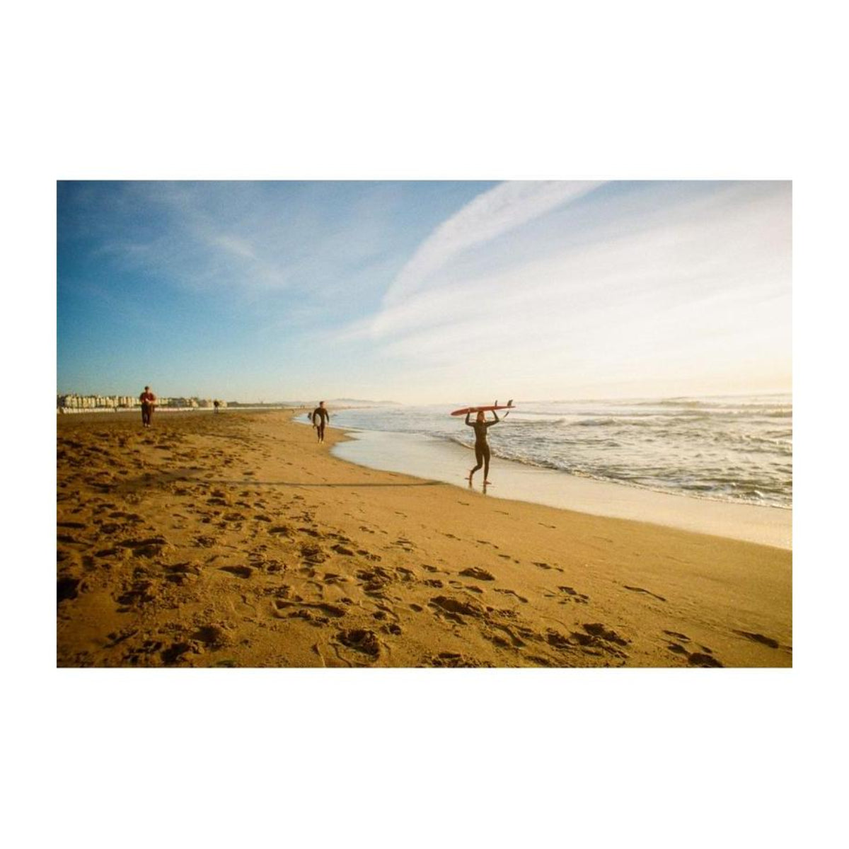 Surfers on a sunny beach captured with vibrant, fine-grain Lomography 400 color 35mm film.