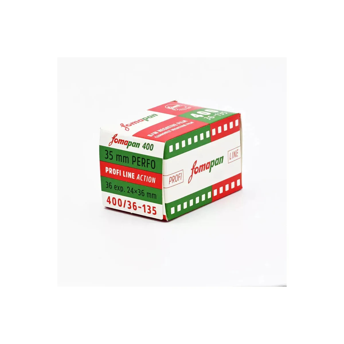 Fomapan 400 ISO 35mm black and white film in a vintage-style red and green cardboard box with 36 exposures.