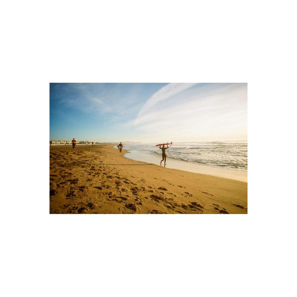 Surfers on a sunny beach captured with vibrant, fine-grain Lomography 400 color 35mm film.