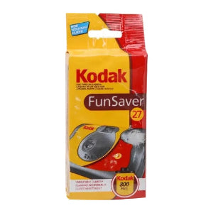 Kodak Fun Saver 35mm Single-Use-Camera packaging with red and yellow design, featuring the camera and indicating 27 exposures and ISO-800 speed film.